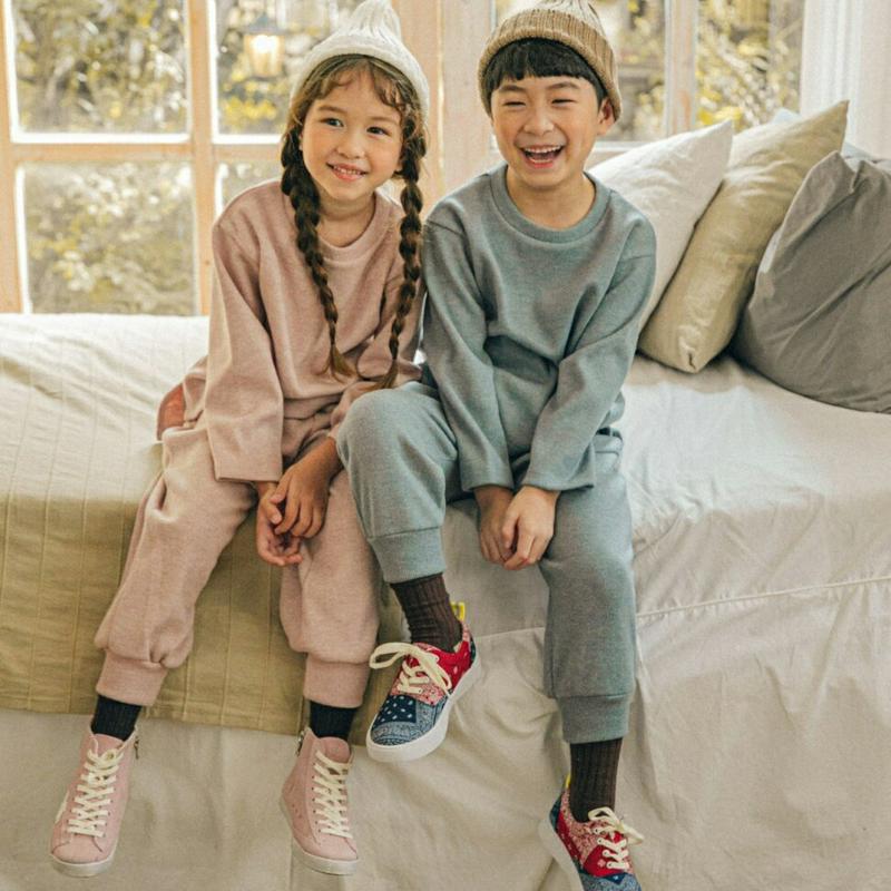 【キッズ20%OFF】ニットスウェット上下SET・u08763 キッズ【3~8才】【set】【セットアップ setup 上下 トップス スウェット トレーナー 長袖 パンツ ズボン ニットアップ ニット 単色 女の子 男の子 秋 冬 韓国 韓国子供服 子供 こども 子供服 こども服】【KIDS】