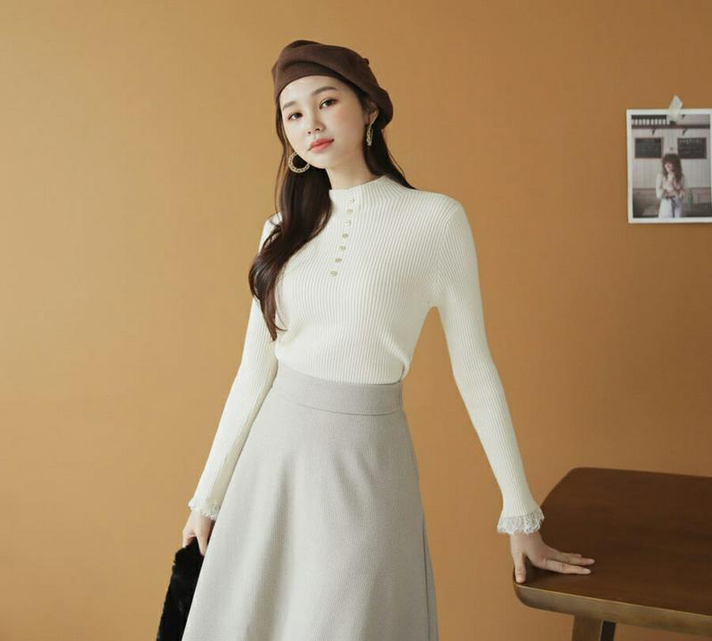 【新作10%OFF】リブボタンハーフネックニット・全2色・e61089 レディース【tops】【韓国 ファッション トップス ニット ニットトップス ロングスリーブ 長袖 ハーフネック リブ リブニット レース ボタン シンプル スリム 大人 フェミニン 秋 冬】