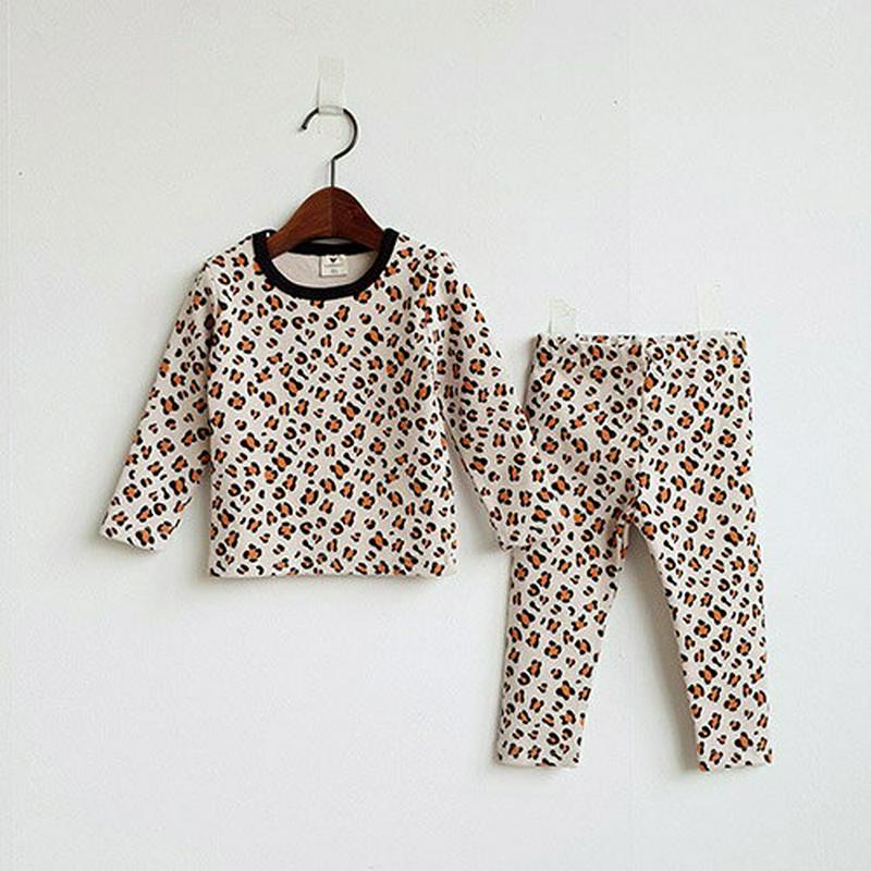 【キッズ30%OFF】レオパードルームウェア上下SET・u09093 キッズ【3~8才】【uw】【パジャマ ルームウェア 部屋着 上下 セット set トップス 長袖 パンツ ズボン レオパード 豹柄 ヒョウ柄 アニマル柄 女の子 男の子 韓国 韓国子供服 子供 こども 子供服 こども服】【KIDS】