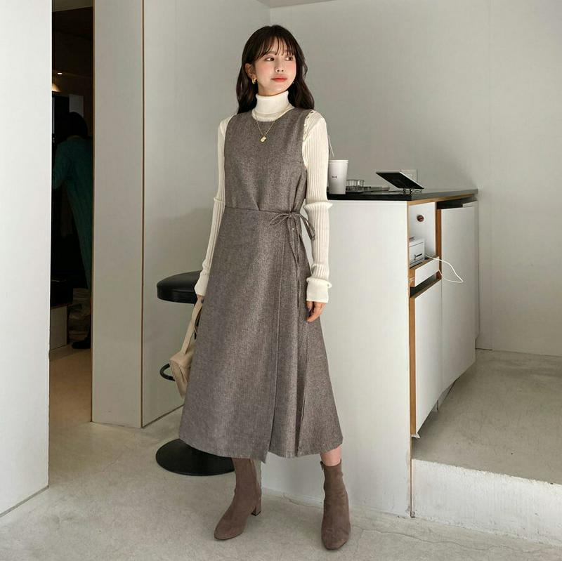 【只今10%OFF】ヘリンボーンラップワンピース・全2色・t56263 レディース【ops】【韓国 ファッション ワンピース ロングワンピース ラップワンピース スリーブレス ラウンドネック ヘリンボーン リボン シンプル シック 大人 上品 秋 冬】