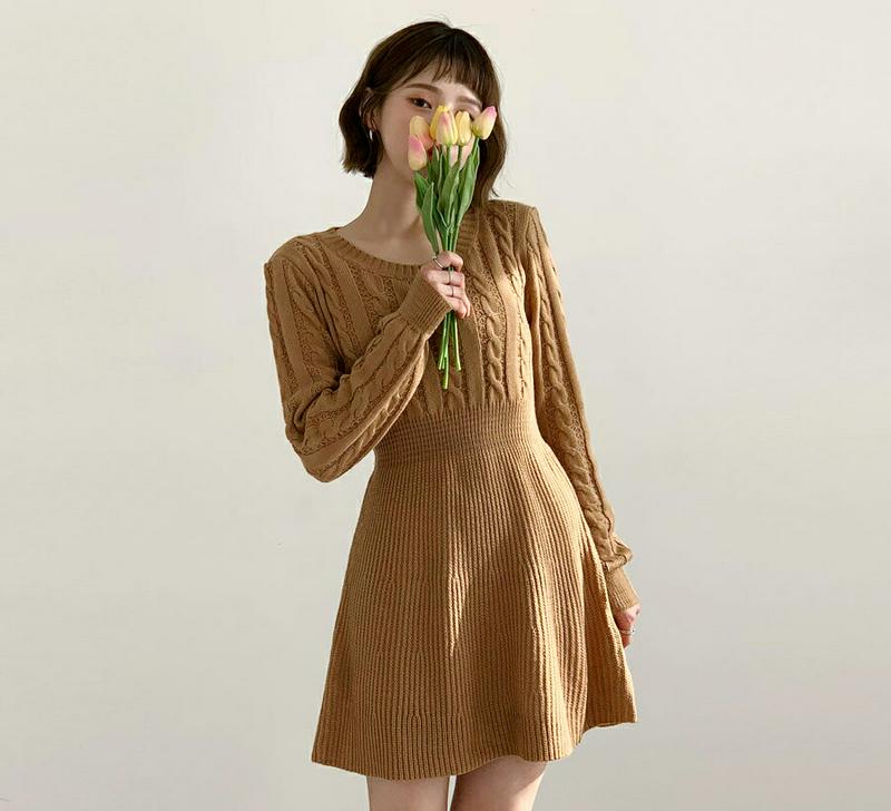 【只今15%OFF】ニットミニワンピース・全2色・b61846 レディース【ops】【韓国 ファッション ワンピース ミニ丈 ミニワンピース ショート ニット ニットワンピース 長袖 ロングスリーブ ラウンドネック 鎖骨 デコルテ フレア ツイスト シンプル ガーリー 秋 冬】