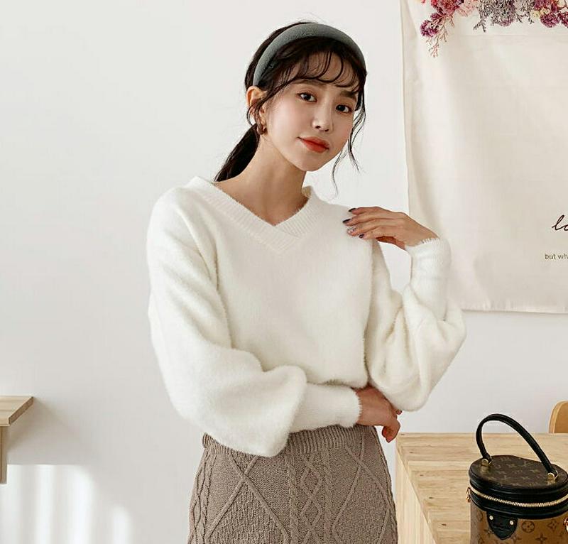 【只今15%OFF】ソフトVネックニット・全4色・b61834 レディース【tops】【韓国 ファッション トップス ニット ニットトップス パフスリーブ 長袖 ボリューム袖 Vネック 鎖骨 デコルテ ソフト シンプル 単色 無地 大人 上品 秋 冬】