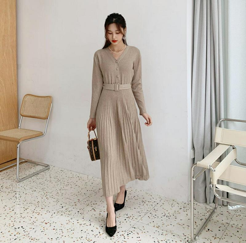ベルト付ニットフレアワンピース・全2色・b61809 レディース【ops】【韓国 ファッション ワンピース ロングワンピース 長袖 ロングスリーブ Vネック 鎖骨 デコルテ ニットワンピース フレア プリーツ 揺れ感 ベルト フェミニン 大人 上品 秋 冬】