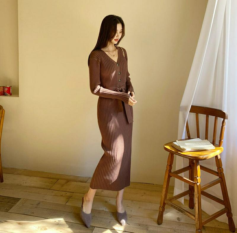 【只今15%OFF】Vネックテクスチャーワンピース・全2色・t64510 レディース【ops】【韓国 ファッション ワンピース ロングワンピース 長袖 ロングスリーブ Vネック 鎖骨 デコルテ リブ スリム ボタン ストラップ シンプル 大人 フェミニン ラフ 秋 冬】