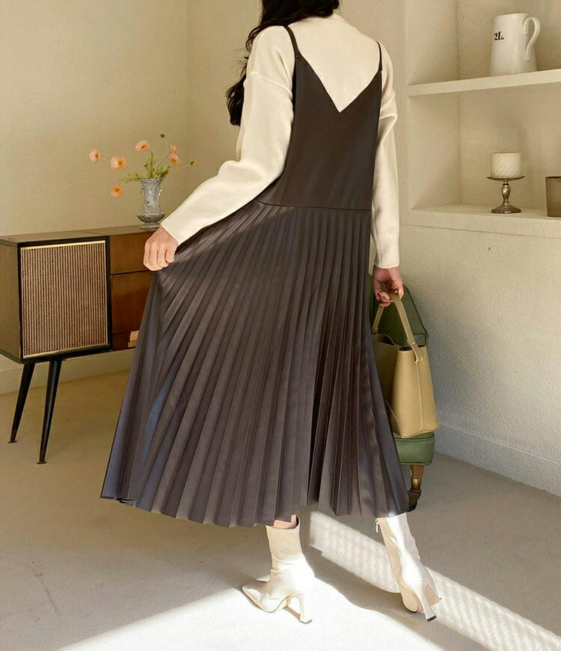 【只今15%OFF】レザー調プリーツキャミワンピース・全2色・t64509 レディース【ops】【韓国 ファッション ワンピース ロングワンピース スリーブレス キャミソール キャミワンピース Vネック レザー調 プリーツ シンプル ゆったり 大人 上品 秋 冬】