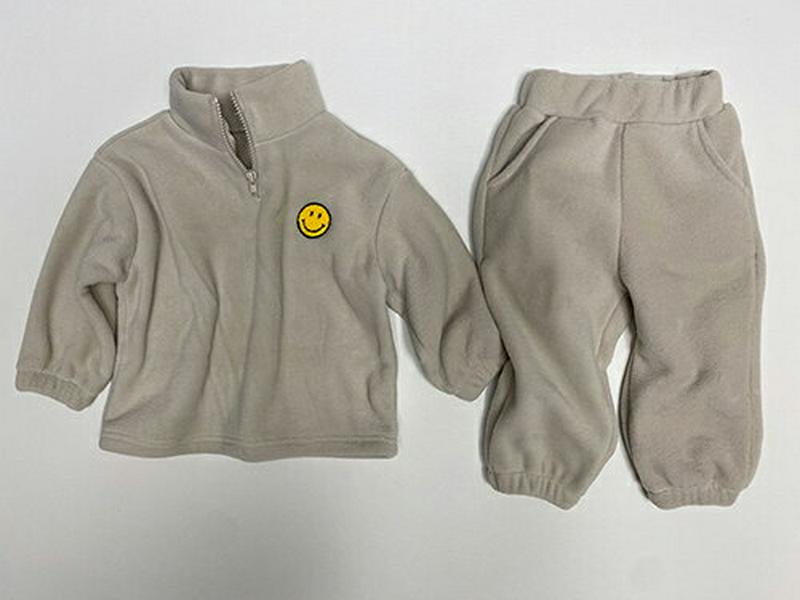 【キッズ30%OFF】スマイルフリーススウェット上下SET(kids)・u09106 キッズ 【3~8才】【SET】【韓国 ファッション セットアップ フリース 長袖 ハーフジップ ハイネック パンツ ロング ウエストゴム アウトドア キッズ 子供 子供服 幼稚園 通学 通園 低学年 秋 冬】【KIDS】