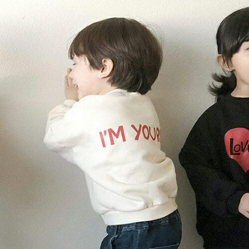 起毛Lovemeスウェット(kids)・u08918 キッズ 【9~17才】【tops】【韓国 ファッション トップス スウェット トレーナー Tシャツ プリント レタリング ルーズ ゆったり 男の子 女の子 キッズ 子供 こども 子供服 通学 小学生 ジュニア 秋 冬】【KIDS】