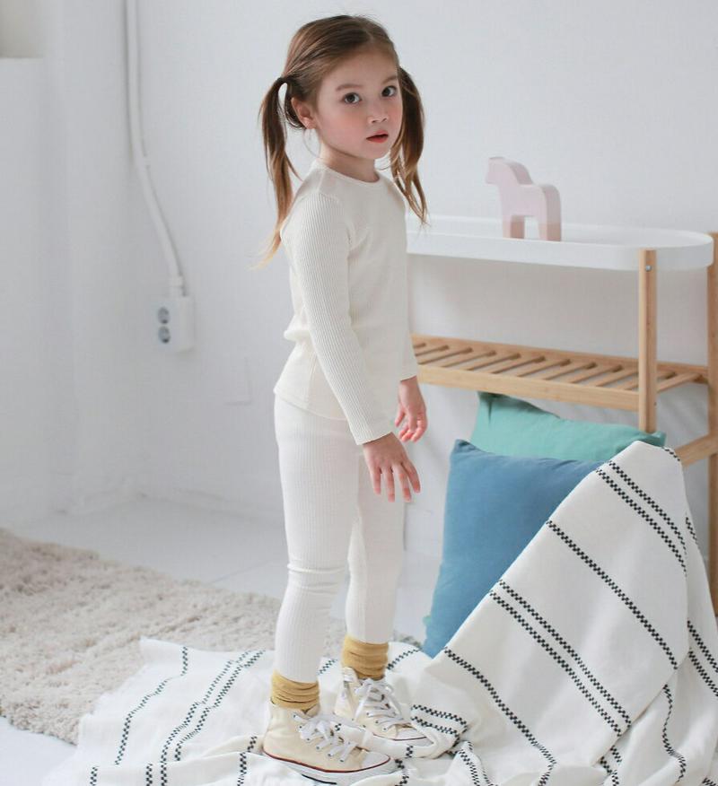 リブルームウェア上下SET・p008724 キッズ【3~8才】【uw】【パジャマ ルームウェア 部屋着 上下 セット set トップス 長袖 パンツ ズボン リブ カジュアル 女の子 男の子 韓国 韓国子供服 子供 こども 子供服 こども服】【KIDS】