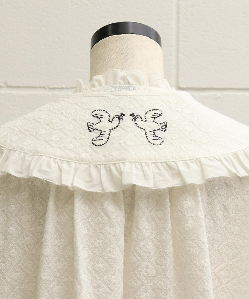 〇eiπe　刺繍生地×アップリケ刺繍　付け衿ギャザーブラウス（eiπe）