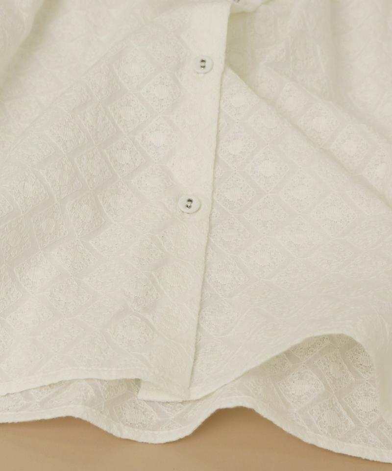 〇eiπe　刺繍生地×アップリケ刺繍　付け衿ギャザーブラウス（eiπe）