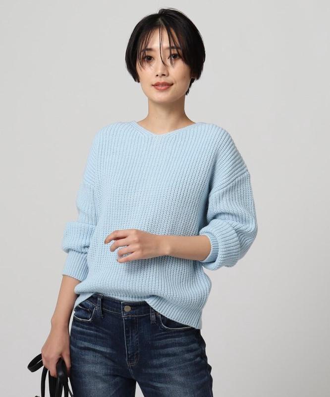 「L」バックシャンVネックニット