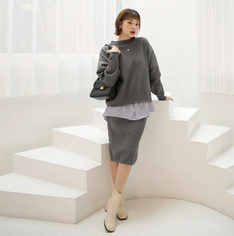 ストライプレイヤードニット&スカートSET・全2色・e56298 レディース 【ops】 韓国 ファッション セットアップ ニット ラウンドネック 長袖 ルーズ ゆったり スカート ミディ ミドル 膝丈 Hライン タイトスカート 無地 ハイゲージ カジュアル 秋 冬