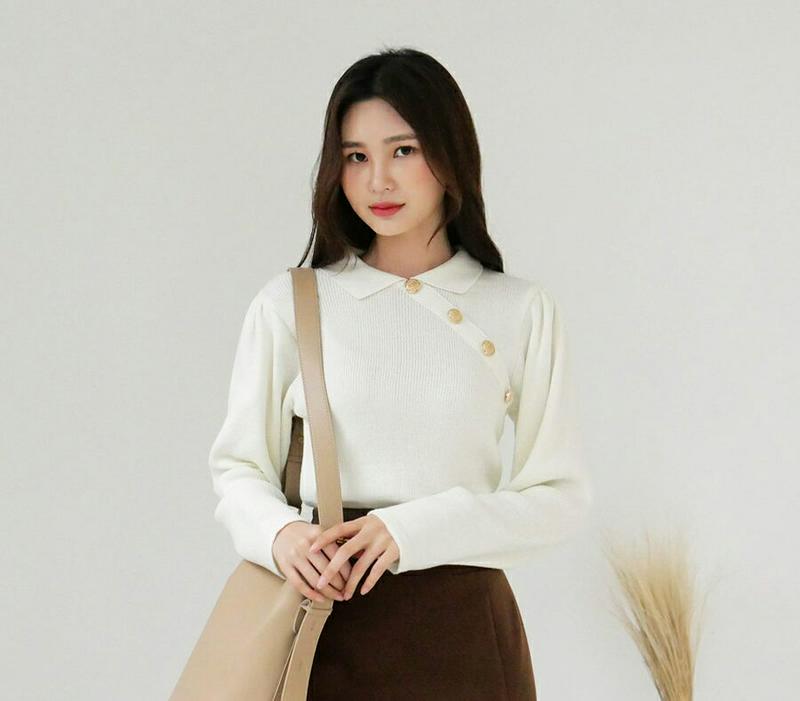 【新作10%OFF】ダイアゴナルボタンカラーニット・全3色・b56305 レディース 【tops】【韓国 ファッション トップス ニット カラー 襟 長袖 スリム 細身 無地 上品 フェミニン 大人 カジュアル 秋 冬】