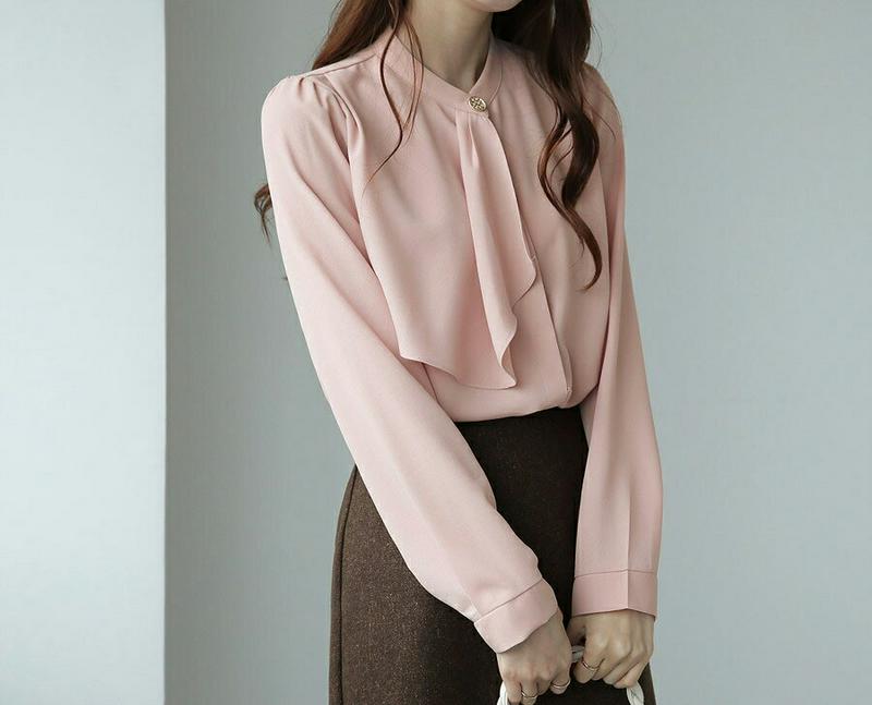 【15%OFF】≪人気商品再入荷≫ゴールドボタンラッフルブラウス・全3色・b65320 レディース 【bl】 トップス ブラウス 長袖 ラッフル 上品 大人 オフィスカジュアル ピンク パステル きれいめ フェミニン 春 秋 冬 韓国ファッション ハイホリHIHOLLI blセール