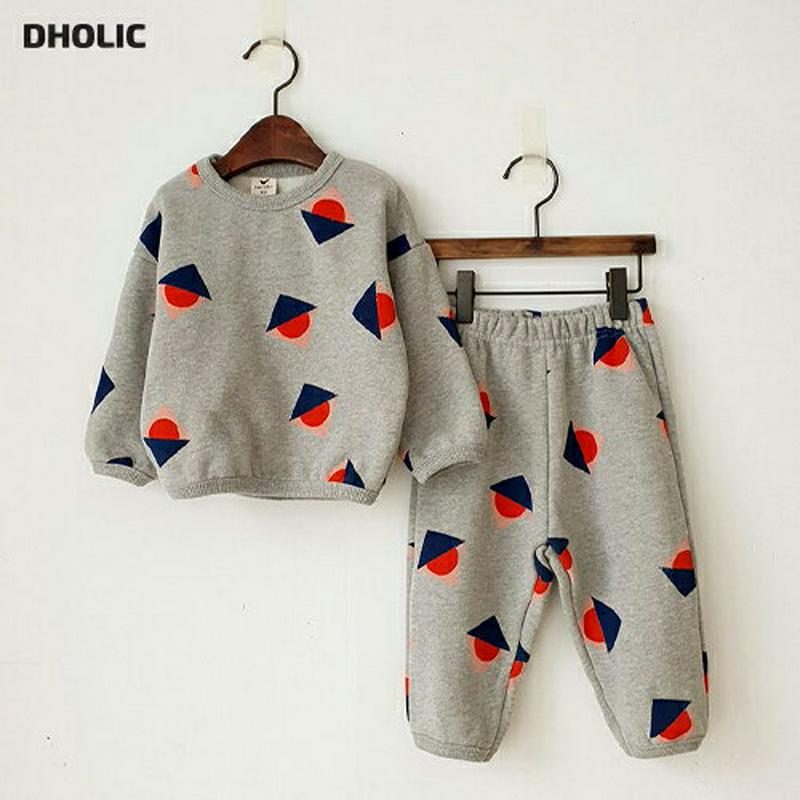 裏起毛トライアングルスウェット上下SET・u09376 キッズ【3~8才】【uw】【ルームウェア 部屋着 パジャマ セット set 上下 総柄 裏起毛 カジュアル トップス 長袖 パンツ ズボン 女の子 男の子 冬 韓国 韓国子供服 子供 こども 子供服 こども服】【KIDS】