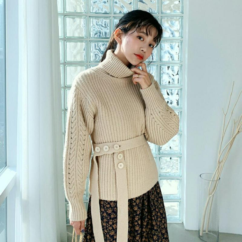 ボタンストラップ付タートルニット・全3色・b61881 レディース 【tops】【韓国 ファッション トップス ニット ハイネック タートルネック 長袖 ロング パフスリーブ ぼわん袖 ボリュームスリーブ ローゲージ ユニーク カジュアル 秋 冬】