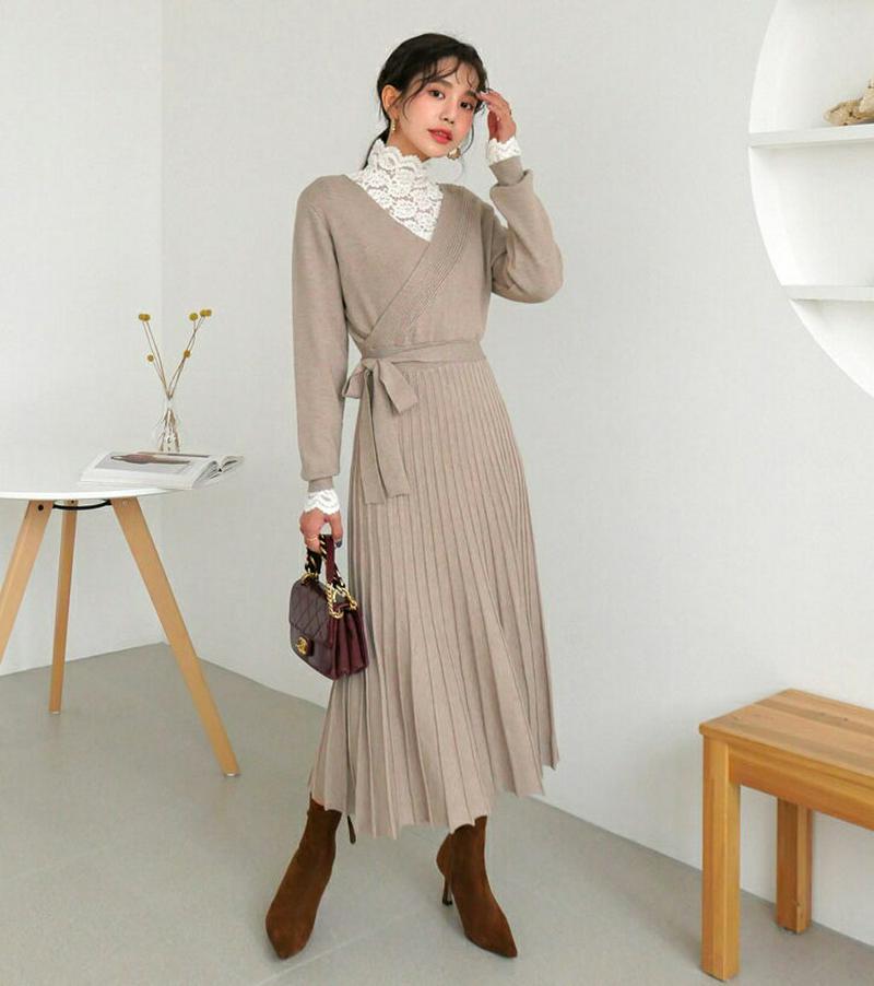 ストラップ付カシュクールニットワンピース・全2色・b64555 レディース 【ops】【韓国 ファッション ワンピース ロング Vネック ラップ ウエストタイ 長袖 フレア アライン ニット 無地 カジュアル 秋 冬】