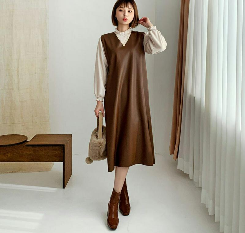 【只今10%OFF】裏起毛レザー調ワンピース・全2色・b56356 レディース 【ops】【韓国 ファッション ワンピース ロング Vネック ノースリーブ スリーブレス ベストワンピース Hライン 光沢 艶 ユニーク 無地 カジュアル 秋 冬】