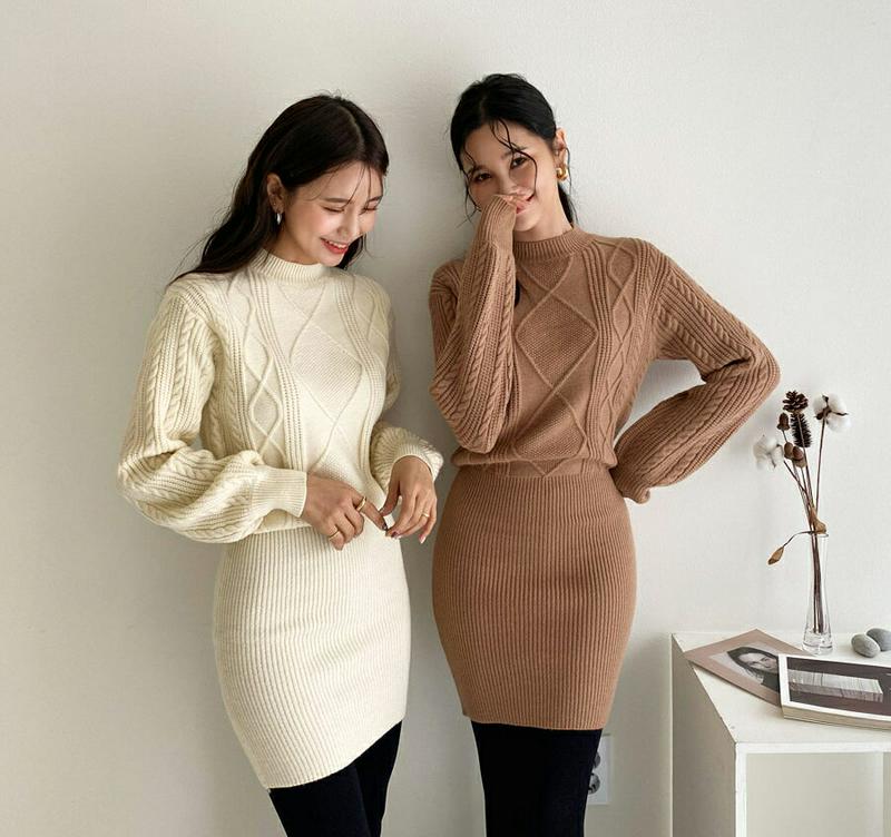 【只今10%OFF】ツイストニットミニワンピース・全2色・64590 レディース 【ops】【韓国 ファッション ワンピース ミニ ショート ニット 長袖 ラウンドネック パフスリーブ ぼわん袖 ボリュームスリーブ ケーブルニット リブニット タイト スリム 無地 カジュアル 秋 冬】