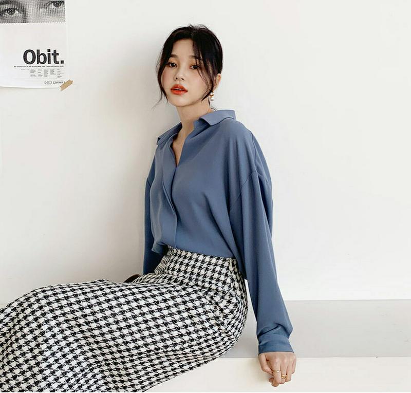 【只今10%OFF】スキッパーブラウス・全3色・b62040 レディース 【bl】【韓国 ファッション トップス ブラウス カラー 襟 キーネック 長袖 とろみ オフィス オフィスカジュアル 仕事 職場 フォーマル スーツ 無地 カジュアル 秋 冬】