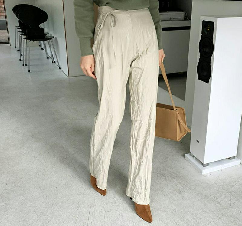 【只今10%OFF】ストラップ付レザー調リンクルパンツ・全2色・t65592 レディース 【pt】【パンツ ズボン ロングパンツ リンクル レザー ストラップ 単色 シンプル カジュアル ワイド 秋 冬 韓国 ファッション】【ハイホリHIHOLLI】