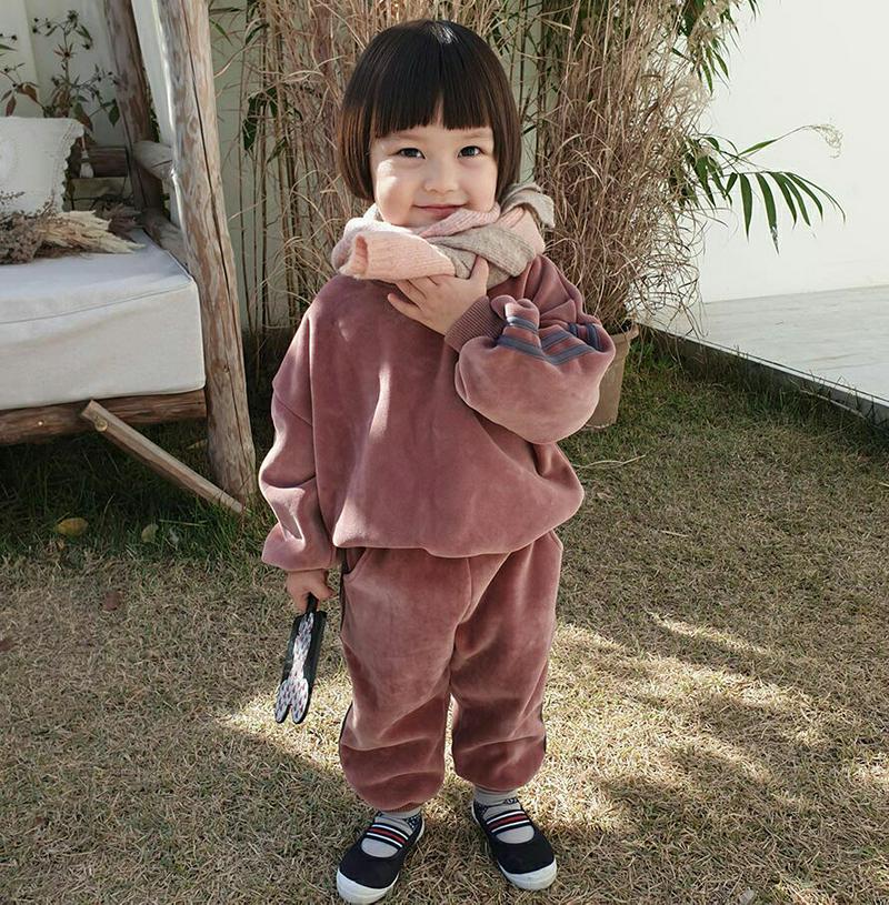 【キッズ30%OFF】ベルベットラインスウェット上下SET(junior)・u09720 キッズ【9~17才】【set】【セットアップ setup トップス 長袖 スウェット トレーナー パンツ ズボン 長ズボン ベルベット 女の子 男の子 秋 冬 韓国 韓国子供服 子供 こども 子供服 こども服】【KIDS】