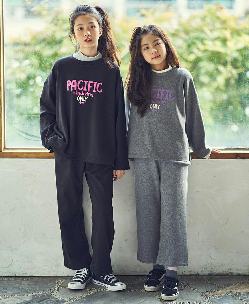 【キッズ30%OFF】ファー裏地起毛ロゴスウェット上下SET・u09697 キッズ【9~17才】【set】【セットアップ setup トップス スウェット トレーナー 長袖 パンツ ズボン 長ズボン 裏起毛 ファー 女の子 男の子 冬 韓国 韓国子供服 子供 こども 子供服 こども服】【KIDS】