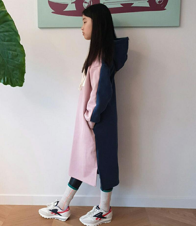 【キッズ30%OFF】裏起毛バック配色フードワンピース(junior)・u09682 キッズ【9~17才】【ops】【ワンピース ミディ丈 ミディワンピース 長袖 フード ロゴ 裏起毛 カジュアル ラフ 女の子 男の子 冬 韓国 韓国子供服 子供 こども 子供服 こども服】【KIDS】