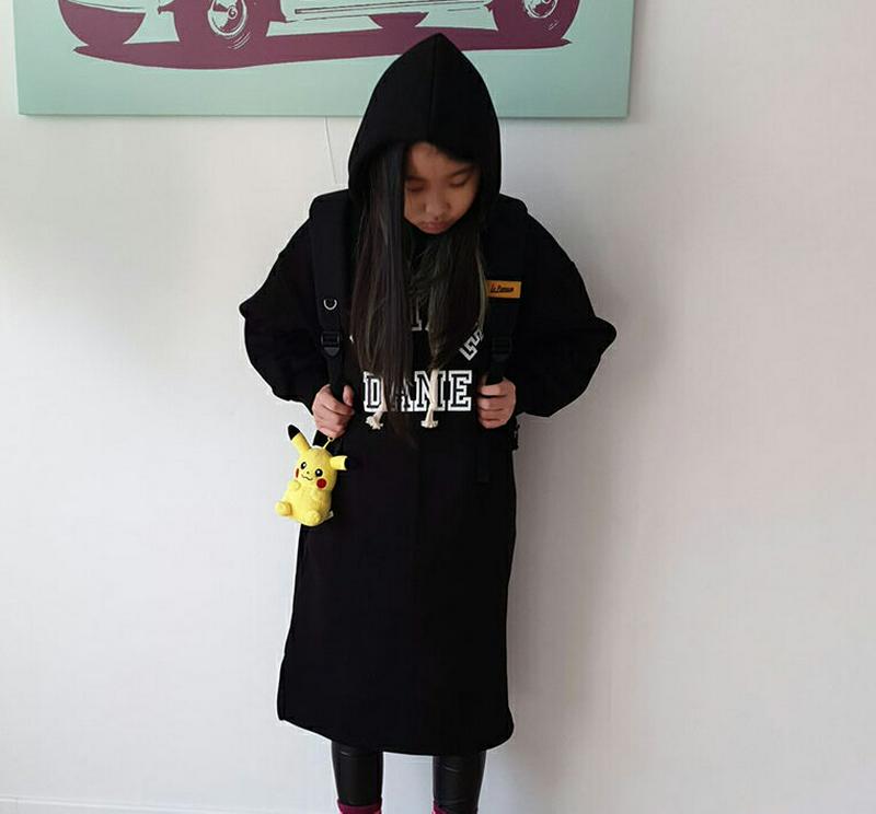 【キッズ30%OFF】裏起毛ロゴロングフードワンピース(junior)・u09674 キッズ【9~17才】【ops】【ワンピース ミディ丈 ミディワンピース 長袖 フード ロゴ 裏起毛 カジュアル ラフ 女の子 男の子 冬 韓国 韓国子供服 子供 こども 子供服 こども服】【KIDS】