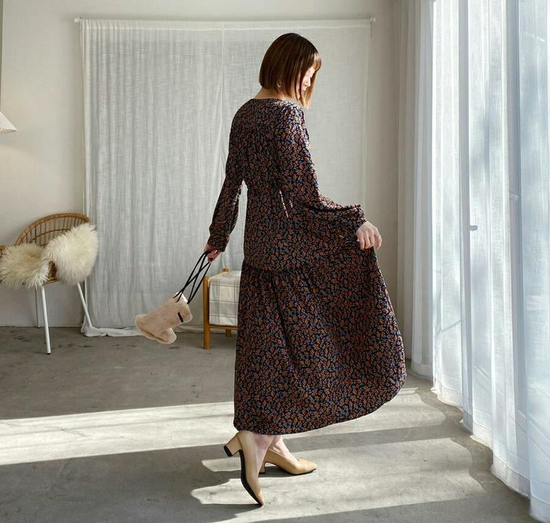 小花柄ワンピース・全2色・b61969 レディース 【ops】【韓国 ファッション ワンピース ロング マキシ Vネック 長袖 フレア Aライン パターン 柄 フラワー レトロ ビンテージ カジュアル 秋 冬】