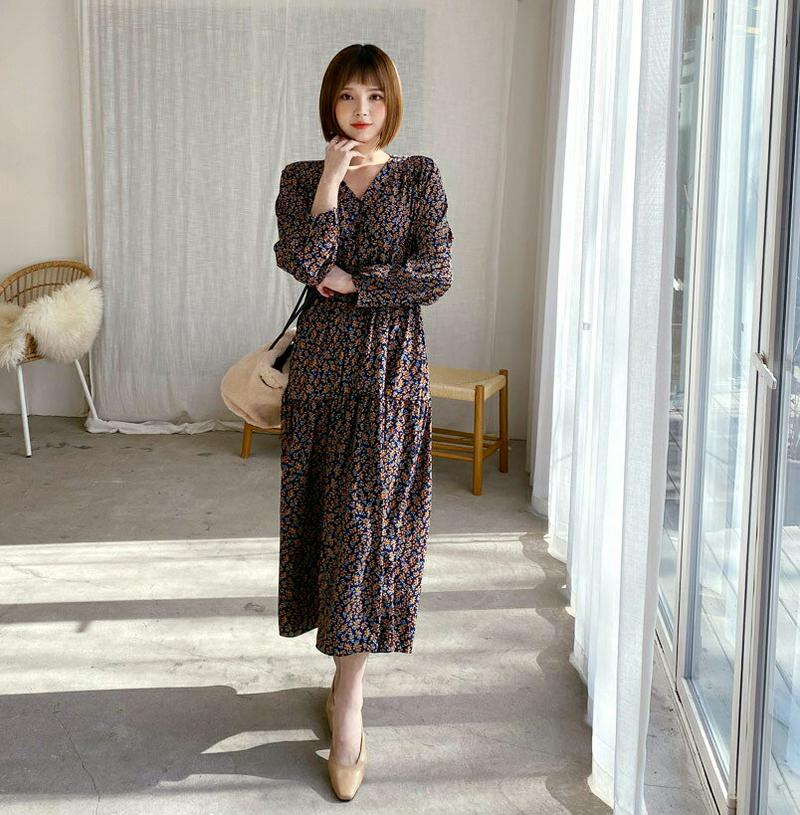 小花柄ワンピース・全2色・b61969 レディース 【ops】【韓国 ファッション ワンピース ロング マキシ Vネック 長袖 フレア Aライン パターン 柄 フラワー レトロ ビンテージ カジュアル 秋 冬】