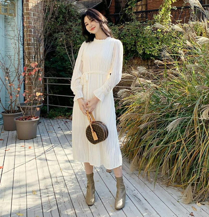 【只今10%OFF】ストラップ付リンクルワンピース・全3色・b61993 レディース 【ops】【韓国 ファッション ワンピース ロング モックネック ラウンドネック 長袖 フレア Aライン Hライン ウエストマーク ウエストタイ パフスリーブ ぼわん袖 ボリューム袖 カジュアル 秋 冬】