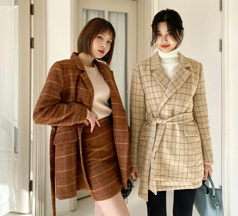 【只今10%OFF】ストラップ付チェックジャケット&ミニスカートSET・全2色・t61980 レディース 【jk】【韓国 ファッション セットアップ アウター ジャケット カラー テーラード 長袖 ルーズ ゆったり ストレート スカート ミニ ショート 台型 Hライン カジュアル 秋 冬】