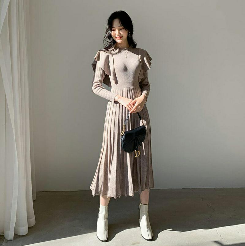 【只今10%OFF】フリルニットワンピース・全2色・t61966 レディース 【ops】【韓国 ファッション ワンピース ロング ラウンドネック 長袖 フレア Aライン フリルスリーブ 袖コンシャス スリム 細身 ニット 無地 上品 大人 カジュアル 秋 冬】