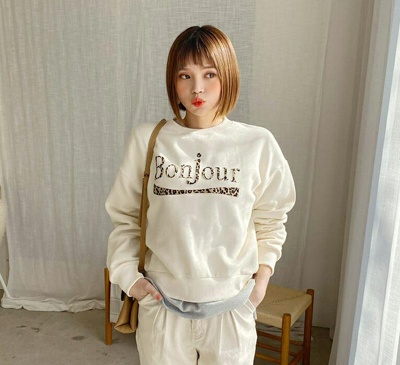 【只今10%OFF】裏起毛レオパードレタリングスウェット・全2色・t61954 レディース 【tops】【韓国 ファッション トップス スウェット ラウンドネック 長袖 トレーナー カットソー Tシャツ ルーズ ゆったり オーバーサイズ ドロップショルダー ロゴ カジュアル 秋 冬】