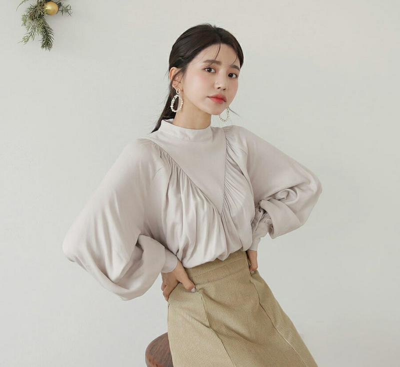 【新作10%OFF】ハーフネックギャザーブラウス・全2色・t61219 レディース 【bl】【韓国 ファッション トップス ブラウス モックネック 長袖 パフスリーブ ぼわん袖 ボリューム袖 とろみ 上品 フェミニン エレガント オシャレ着 きれいめ カジュアル 秋 冬】