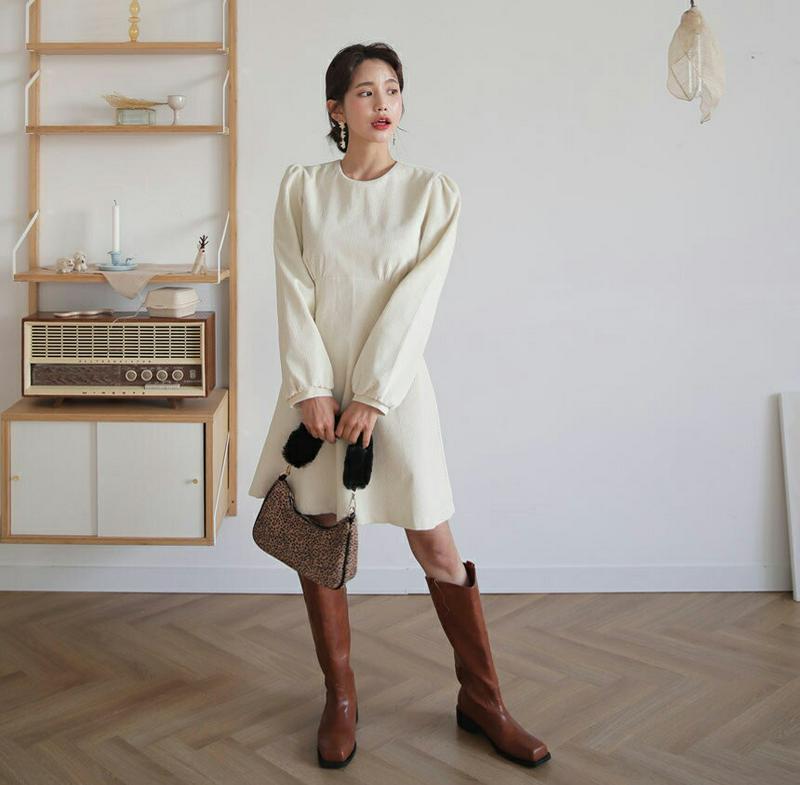 【新作10%OFF】コーデュロイミニワンピース・全2色・t61221 レディース 【ops】【韓国 ファッション ワンピース ミニ ショート Aライン フレア ラウンドネック 長袖 スリム 細身 無地 シンプル ソフト やわらかい 厚手 カジュアル 秋 冬】