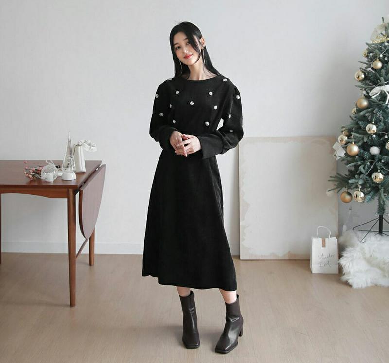 【只今10%OFF】ベルト付パールコーデュロイワンピース・全2色・t61222 レディース 【ops】【韓国 ファッション ワンピース ロング フレア Aライン ラウンドネック 長袖 ウエストマーク パール パールブローチ 上品 フェミニン カジュアル 秋 冬】
