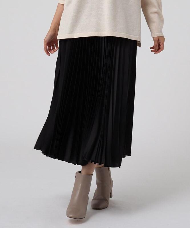 サテンプリーツスカート