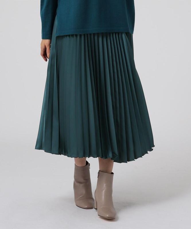 サテンプリーツスカート