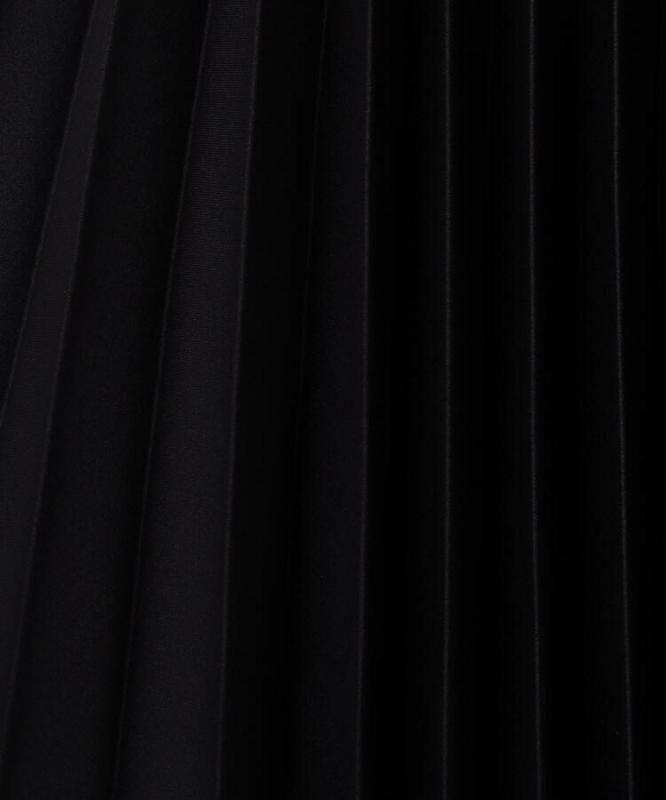 サテンプリーツスカート