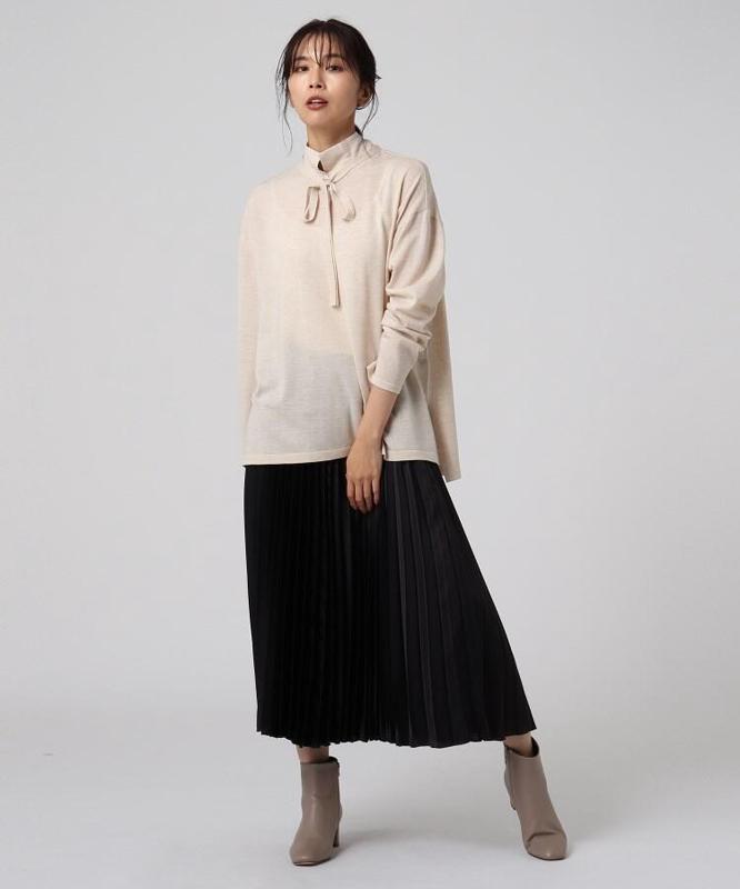 サテンプリーツスカート