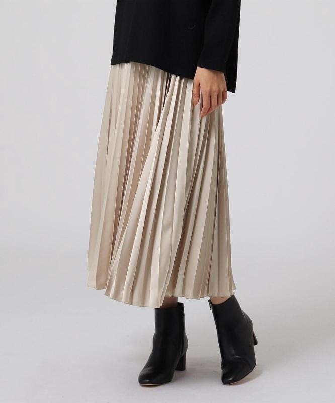 サテンプリーツスカート
