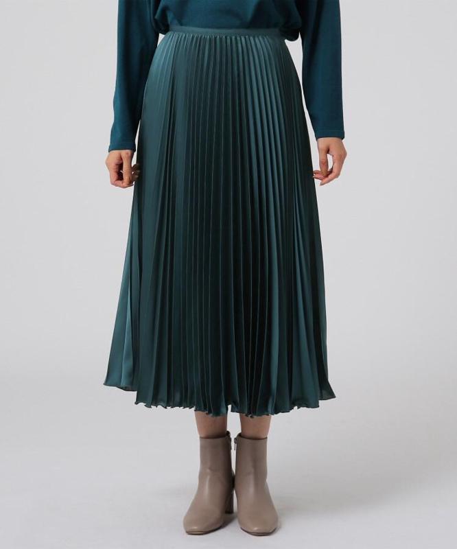 サテンプリーツスカート