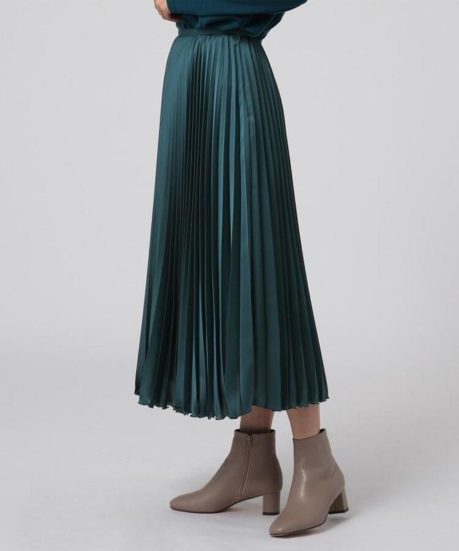 サテンプリーツスカート