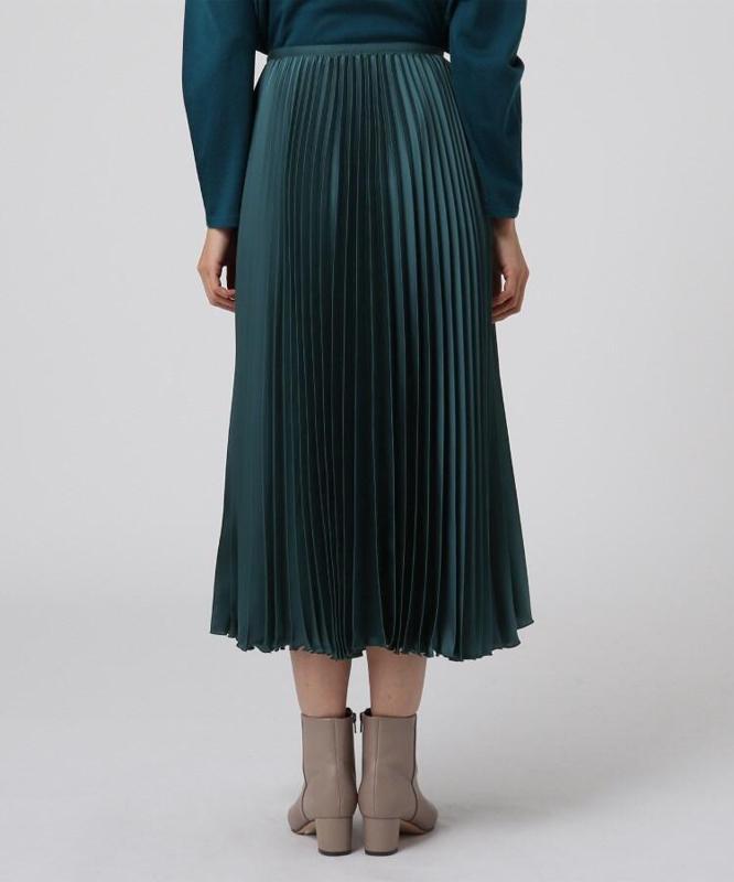 サテンプリーツスカート