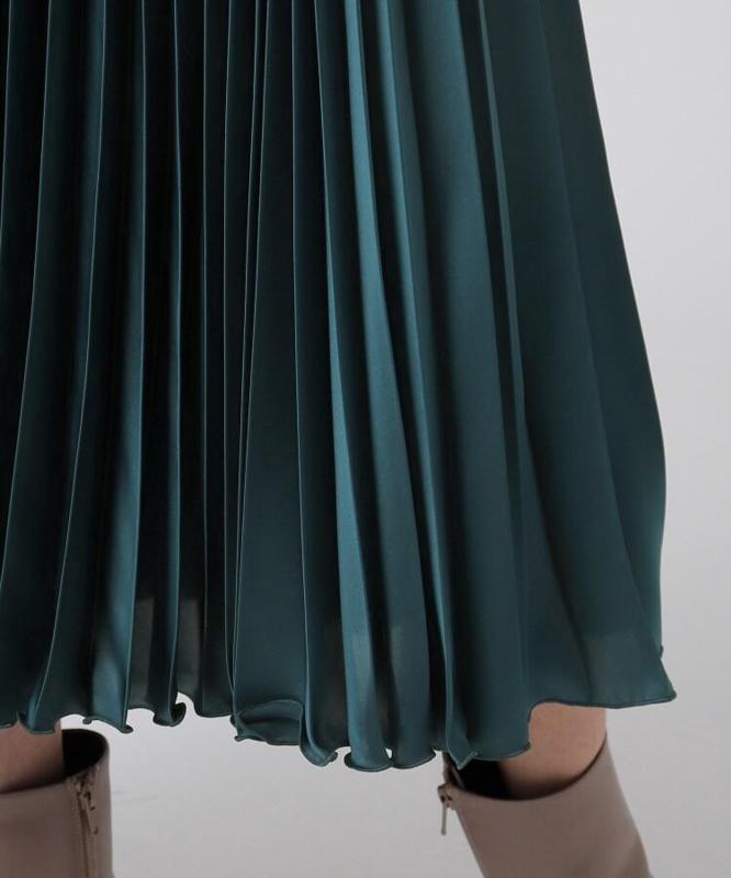 サテンプリーツスカート
