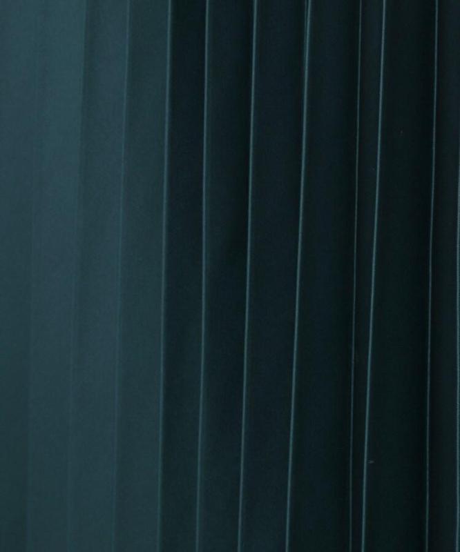 サテンプリーツスカート