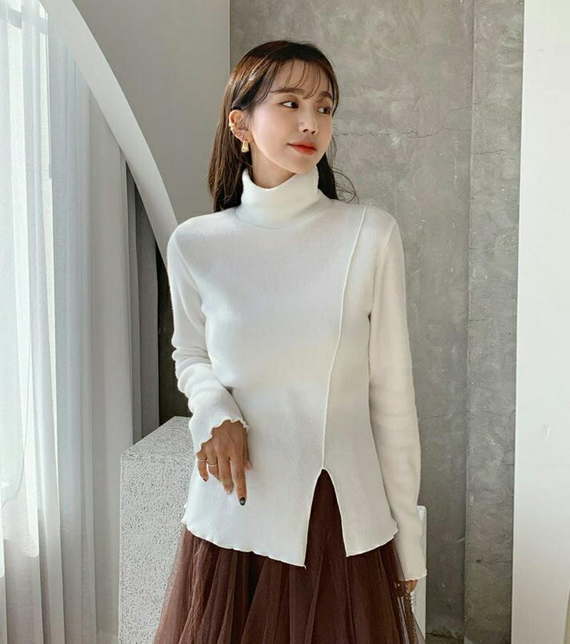 【只今10%OFF】ダイアゴナルラインハイネックニット・全2色・b64611 レディース 【tops】【韓国 ファッション トップス ニット 長袖 ロングスリーブ フロントスリット スリム 細身 タイト ユニーク 無地 フェミニン ハイゲージ カジュアル 秋 冬】