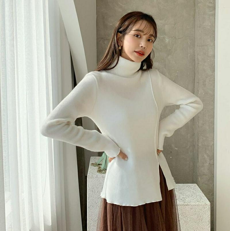 【只今10%OFF】ダイアゴナルラインハイネックニット・全2色・b64611 レディース 【tops】【韓国 ファッション トップス ニット 長袖 ロングスリーブ フロントスリット スリム 細身 タイト ユニーク 無地 フェミニン ハイゲージ カジュアル 秋 冬】